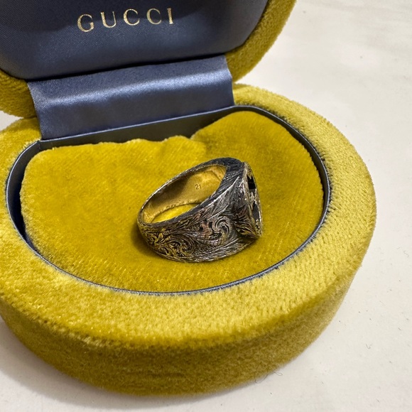 Gucci Interlocking GG Ring - Picture 9 of 11